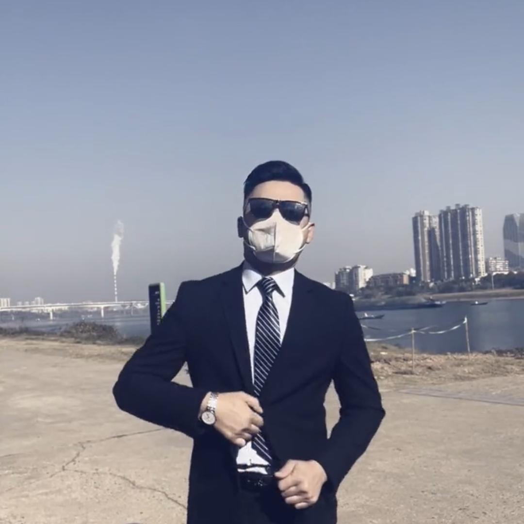 周哇塞
