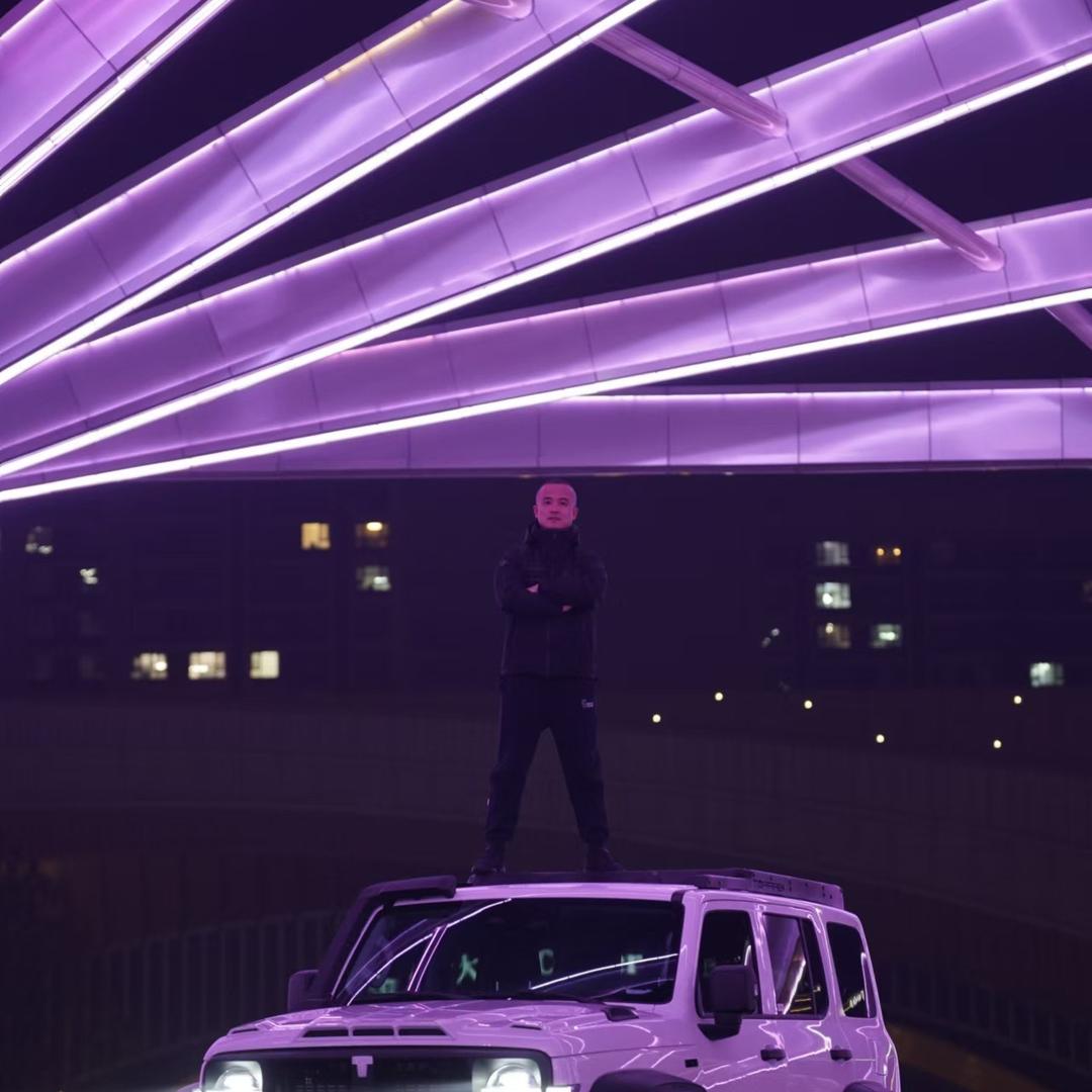 铁蛋爱玩车