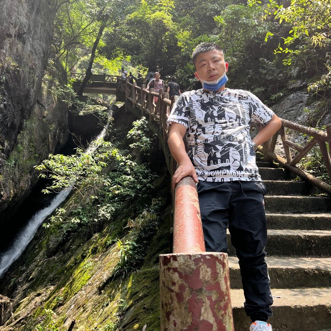 义乌市子隆箱包有限公司：余进