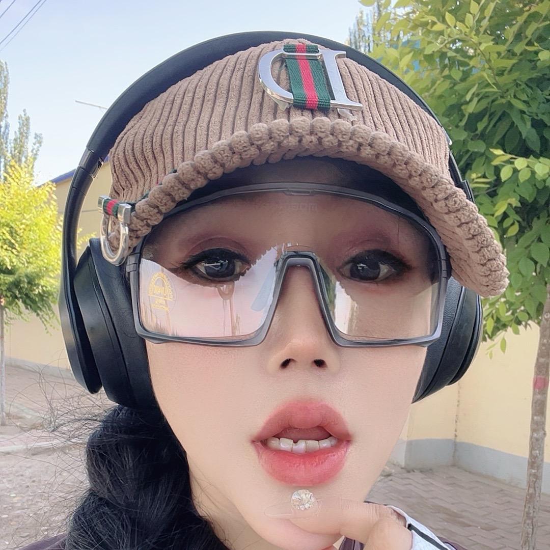 爱骑单车的佳妞