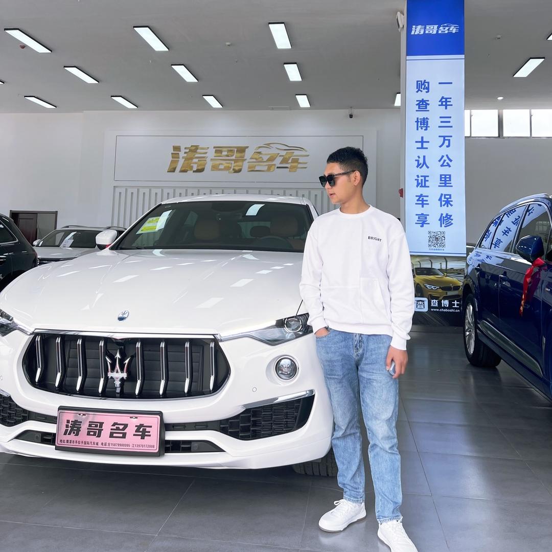 涛哥名车（左）