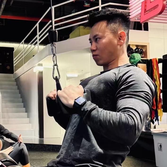 爱皱眉的Jerry教练