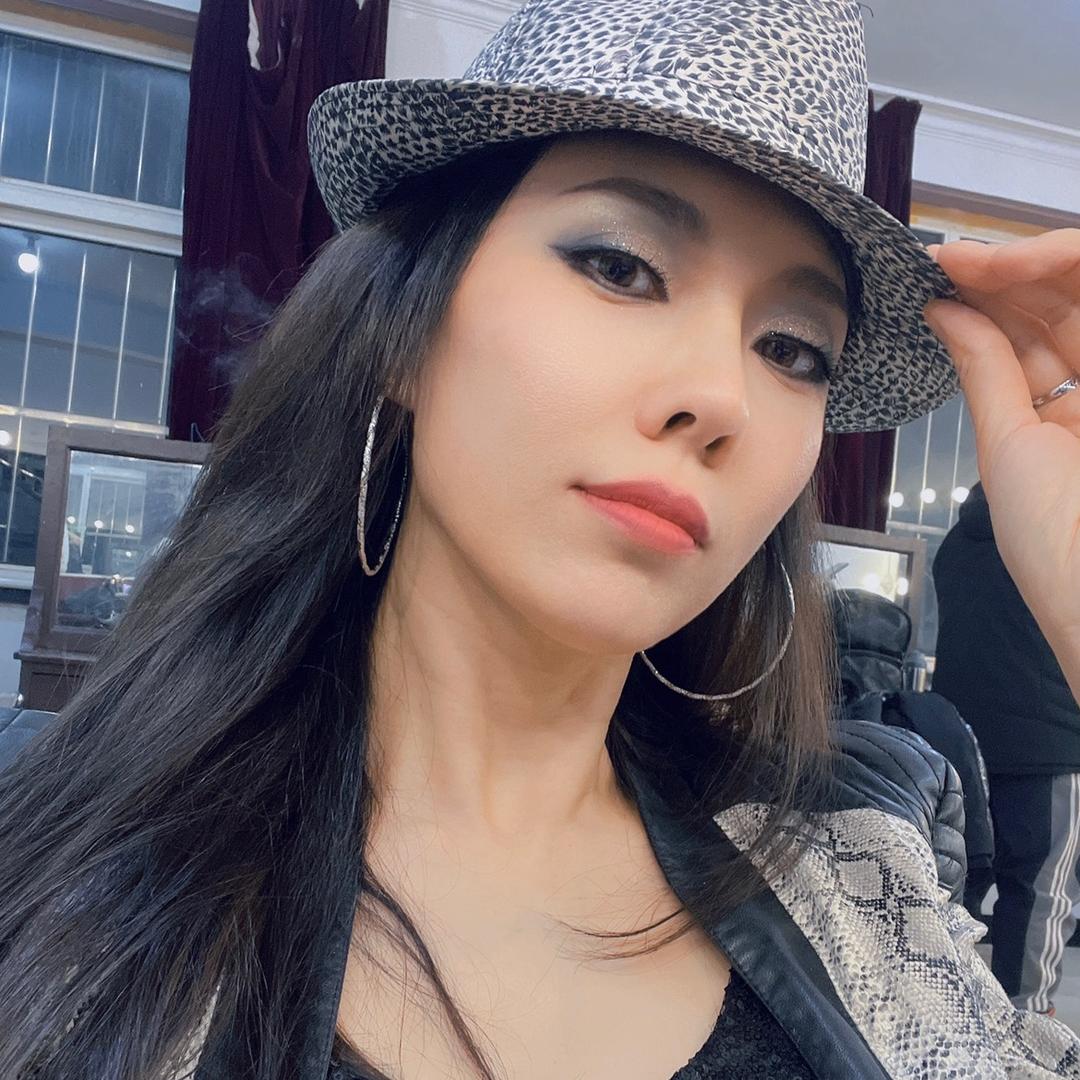 音乐老师小智智