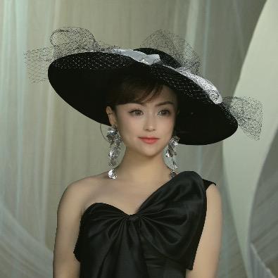 傻女Lucy