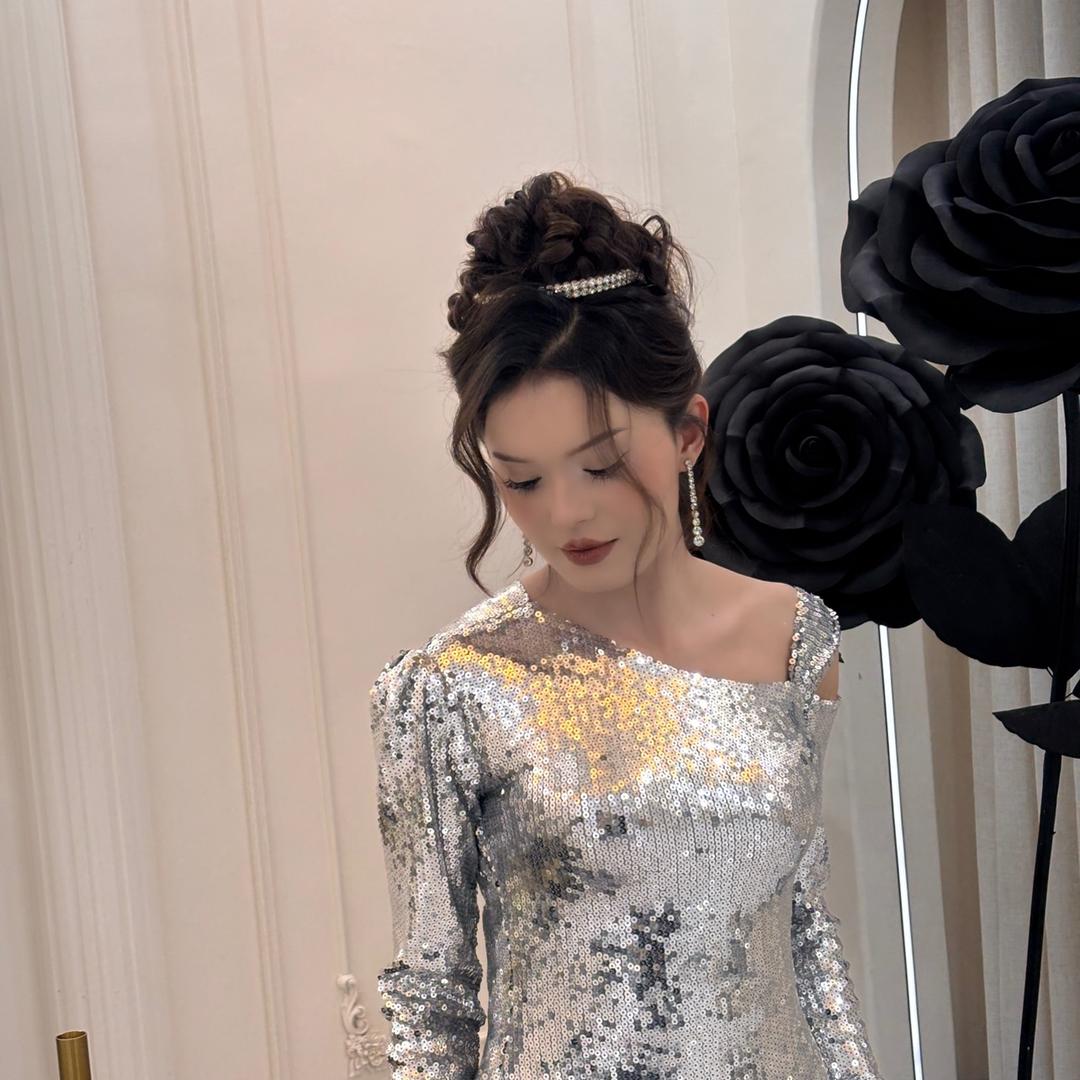 卖衣服和美甲师.❤️