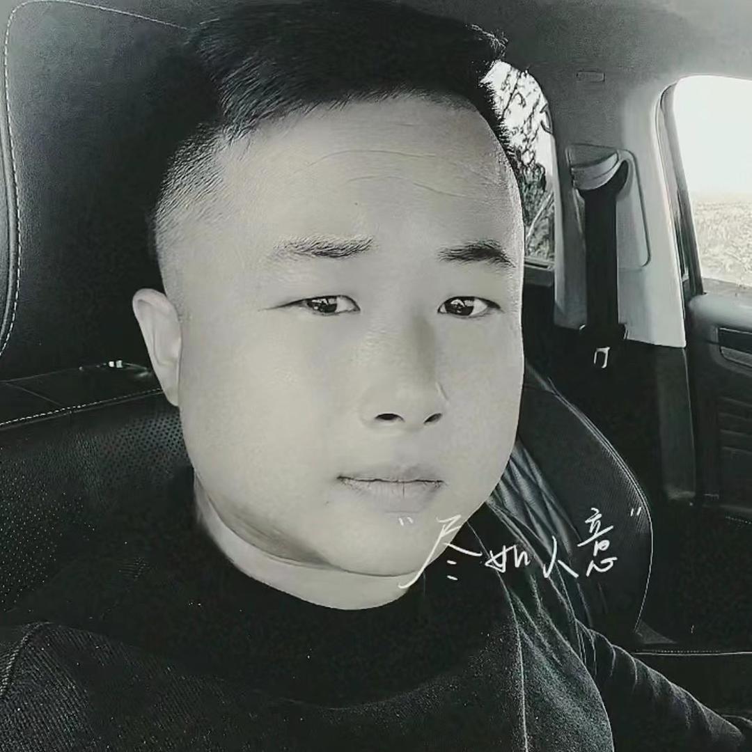 玩农机🚜的小青年