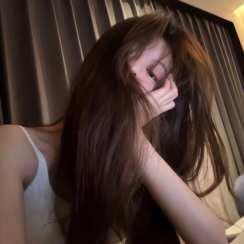 忧郁的废柴少女