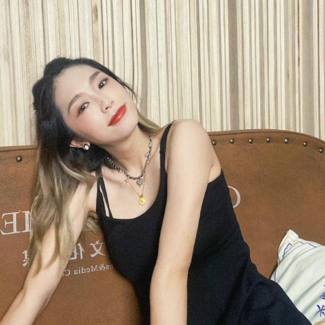 集美今天穿什么
