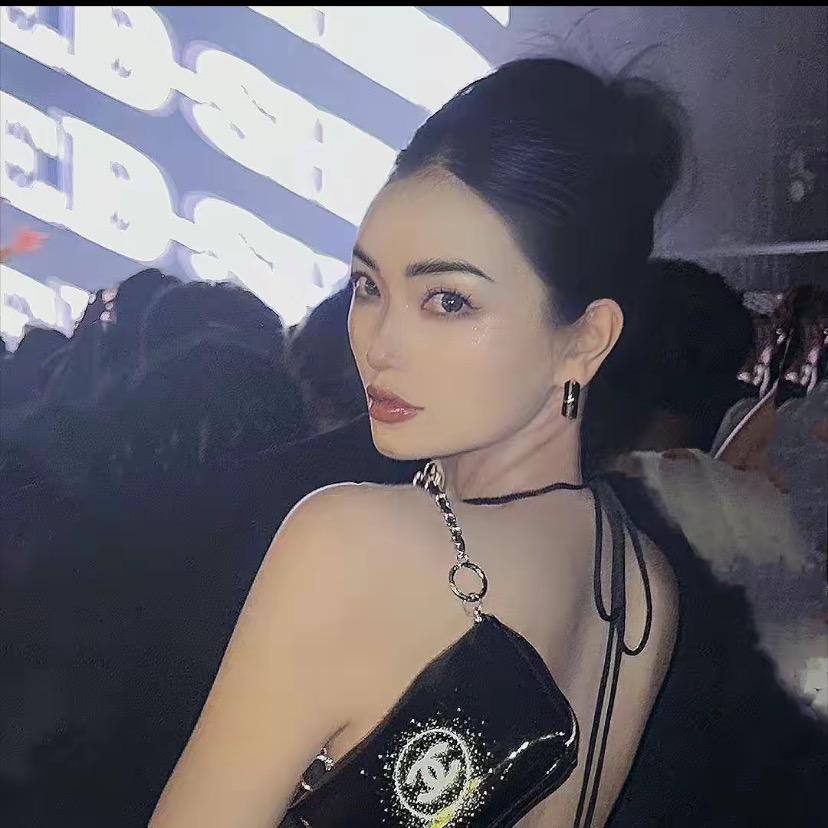 Zizi服饰