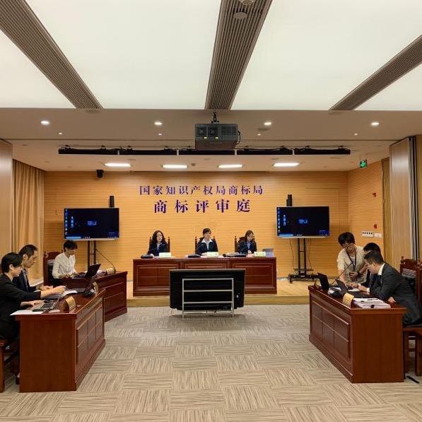 国卿律政财税