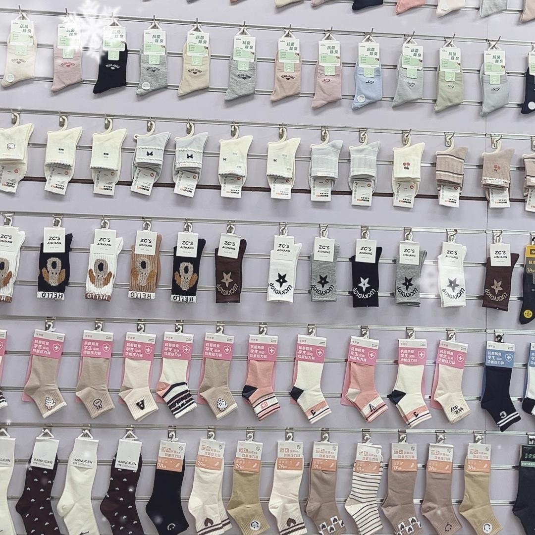 洪濑俊很录袜业工厂店