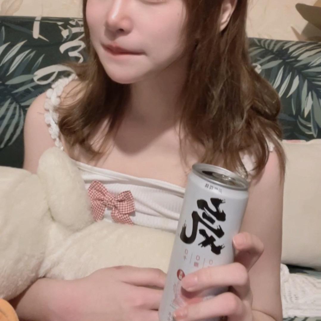 长颈鹿吃饭