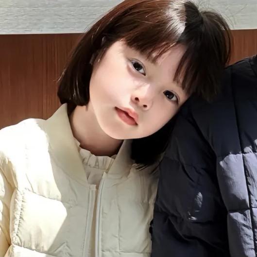 掉了色的雪碧瓶盖