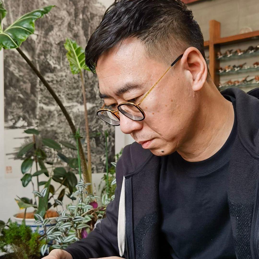 35哥 哈尔滨市南岗区漆龙商贸行