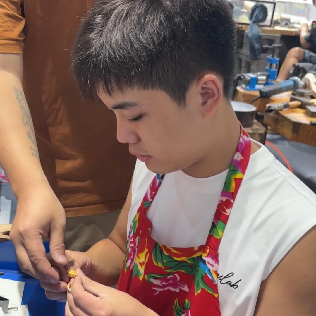 千禧金坊花围腰里装黄金