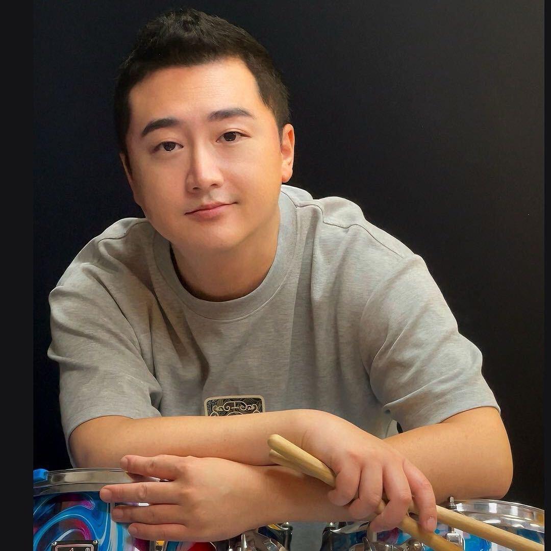 小孙老师教打鼓