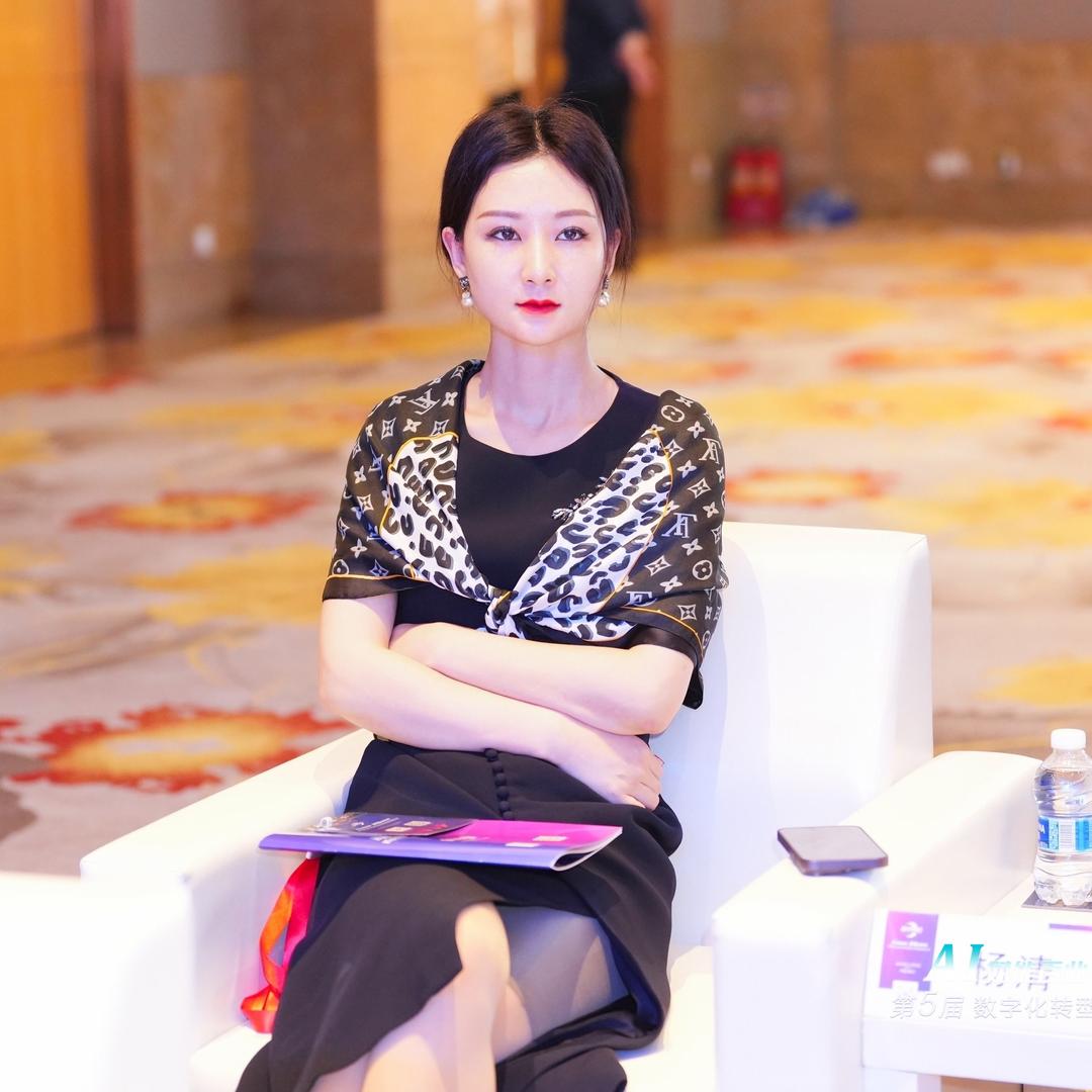 YANG妞儿（拒私聊）