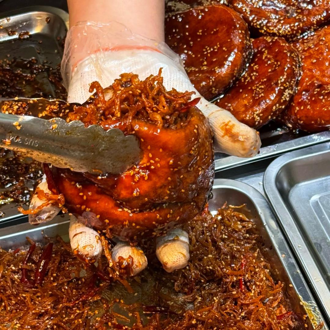 洛阳老城十字街首家糖醋鸡丝肉饼