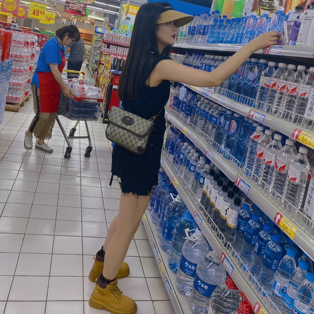 叶柏寿喜番女装