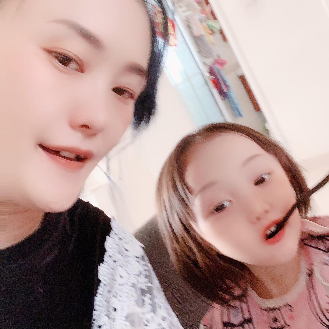 卓卓依欣