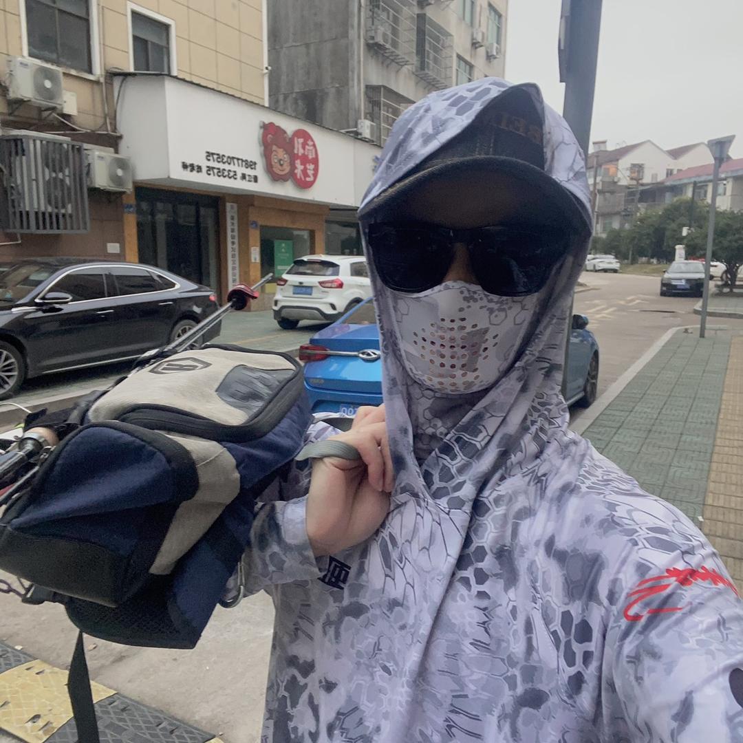 酒侍 .         ⊇