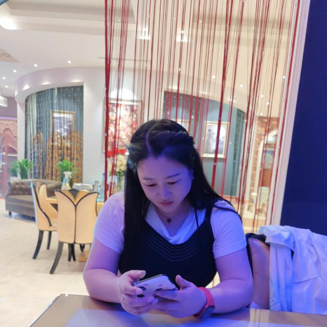 Vi小微漫步中东头像