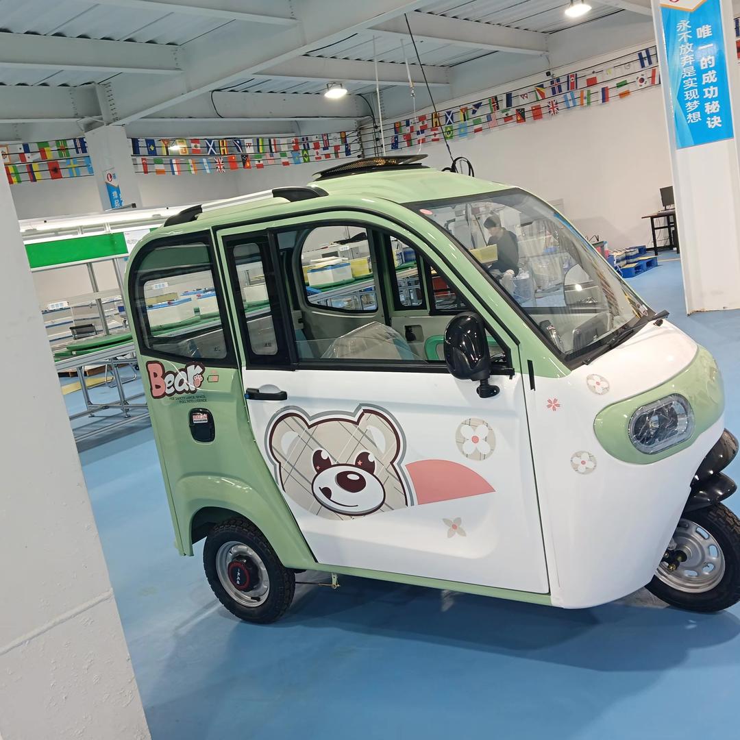 凯米莱全封闭电车