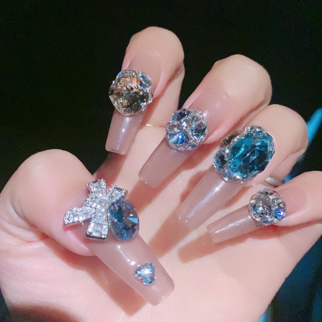 依媚儿美甲
