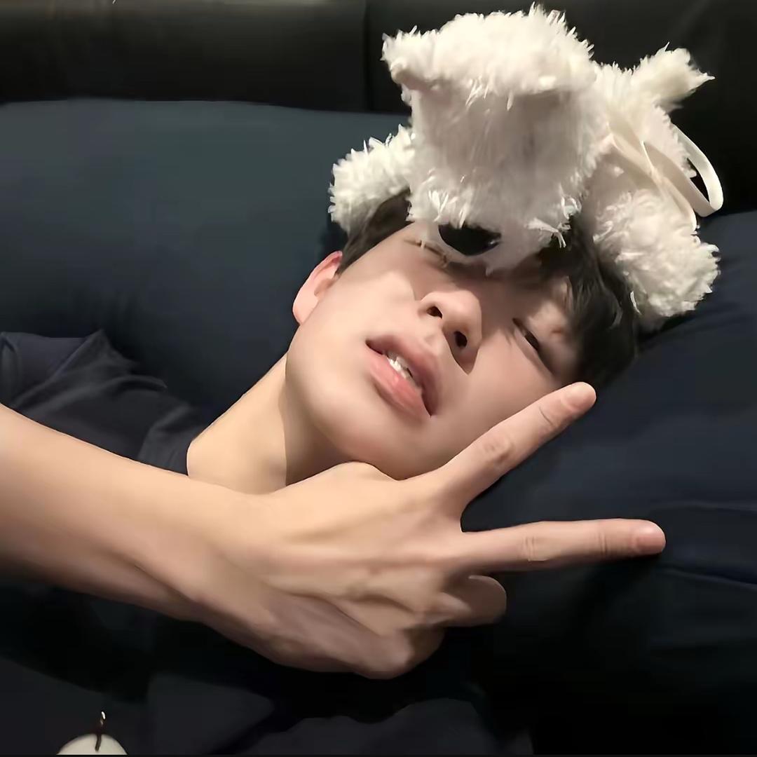 YY.
