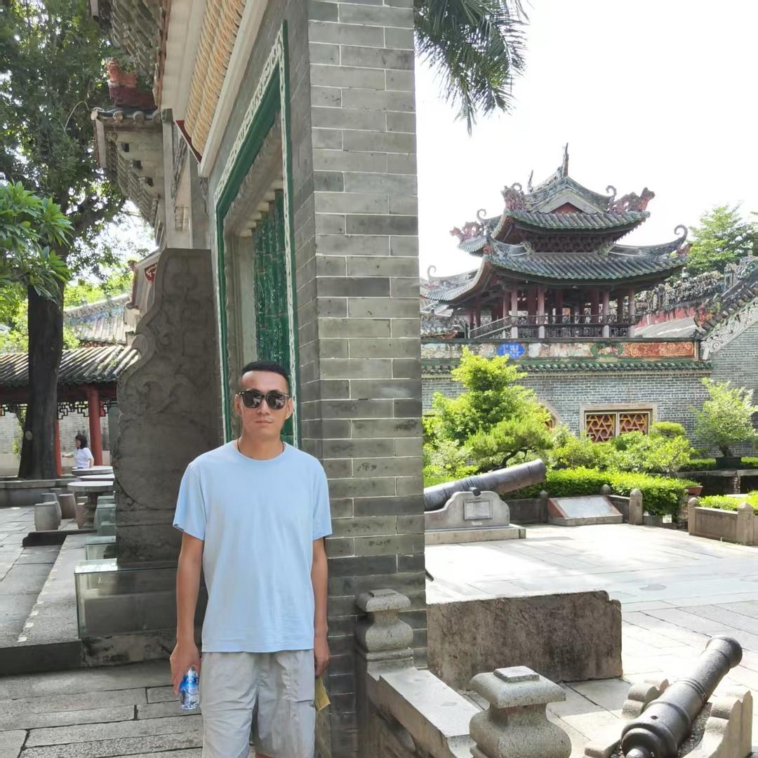 廾 匸