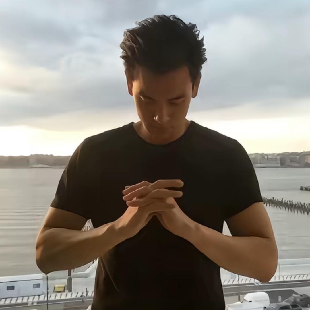 H，