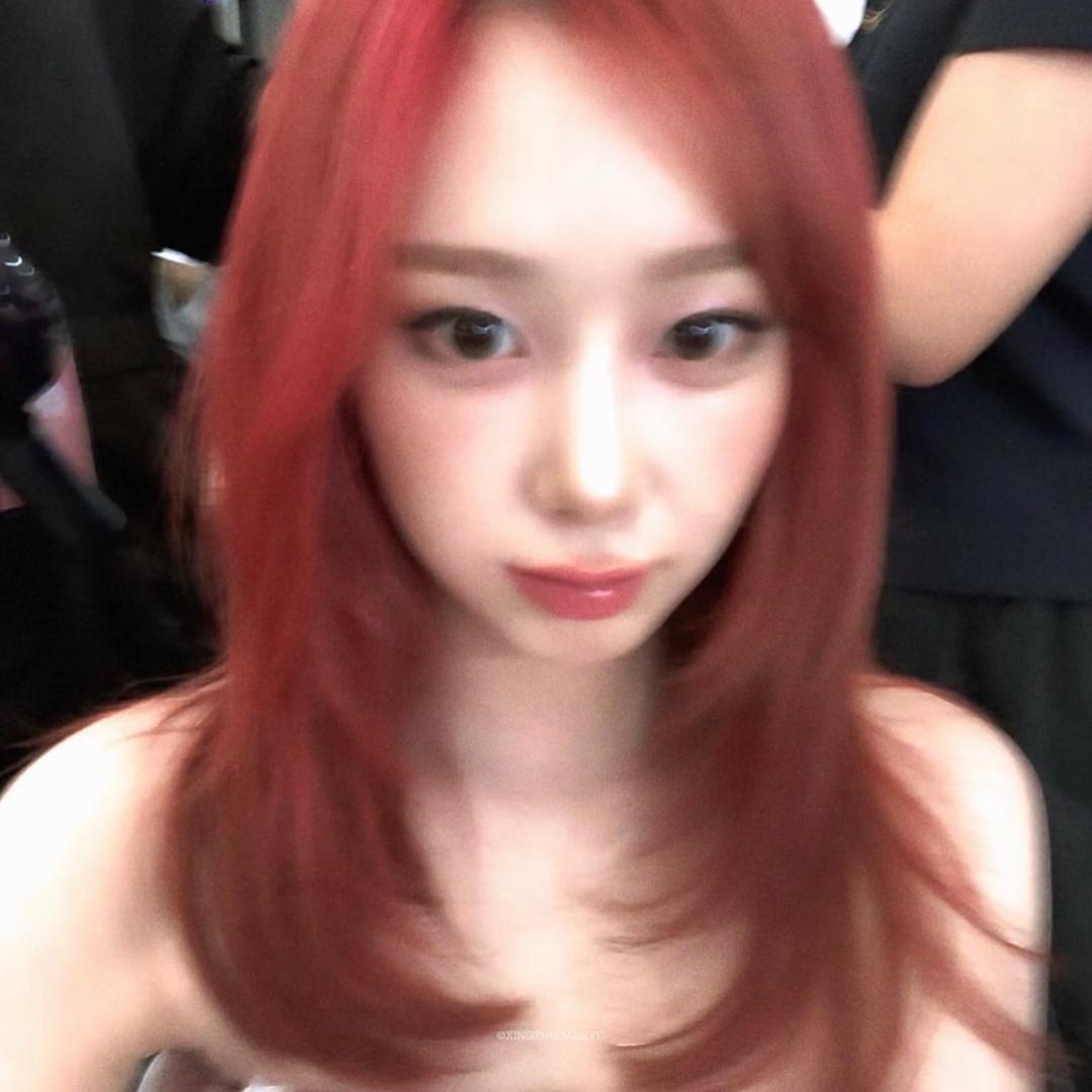 想躲在厕所哭但每一间都有屎