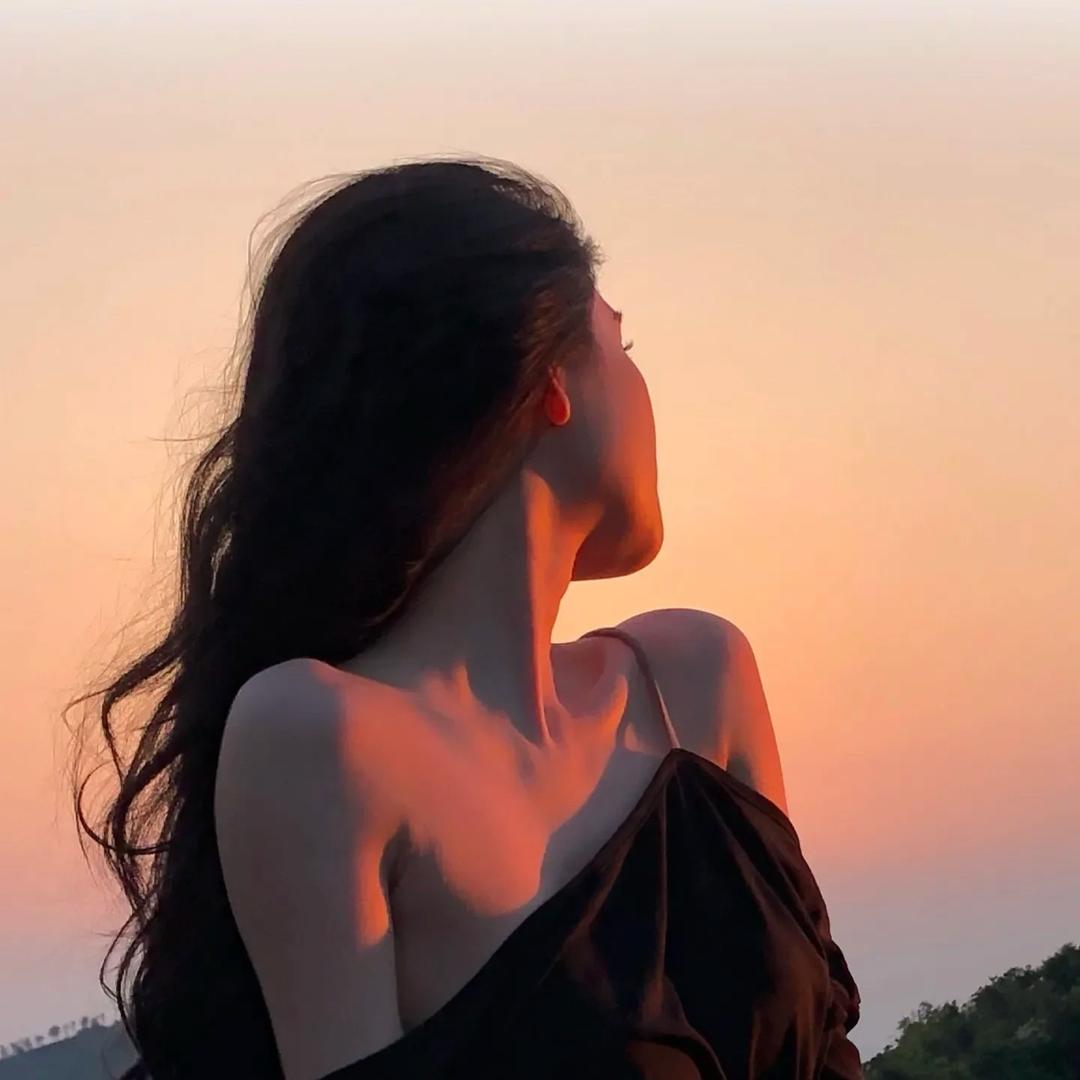 🖤 朕是&女王👸🏻