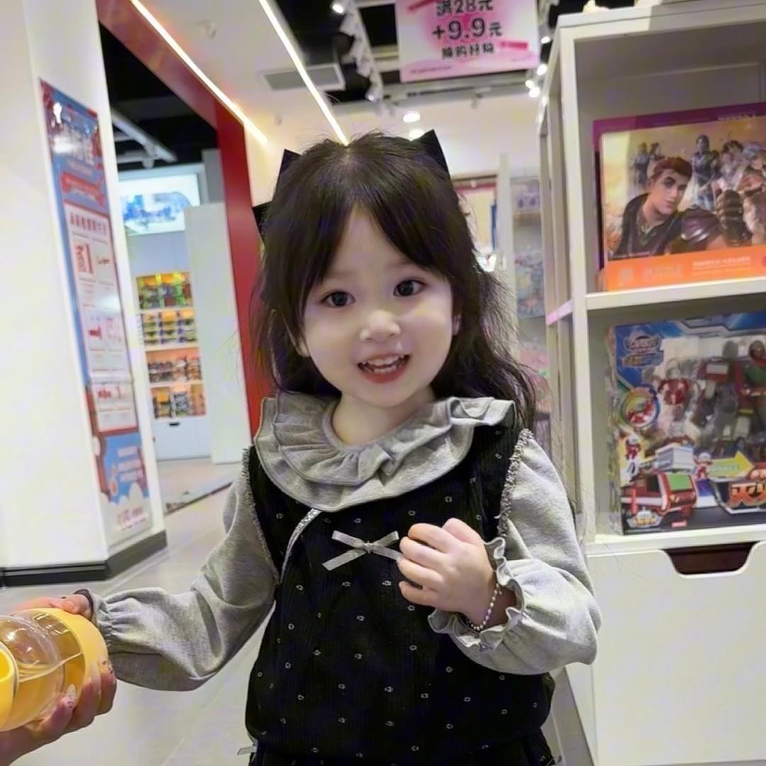 爱臭美的啵啵姨