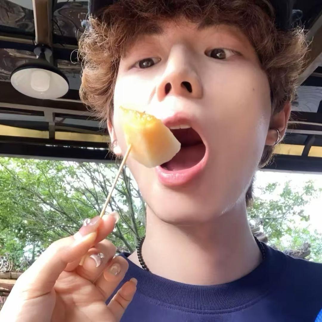 无敌蟑螂恶霸超人炸毁核弹小镇