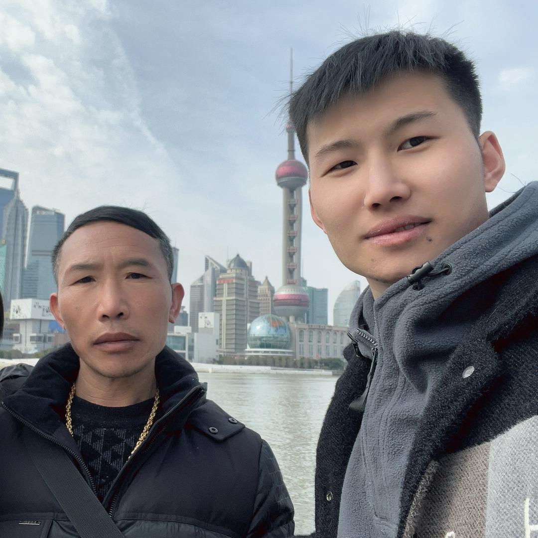 罗浪沙（荞茶和辣椒在橱窗）