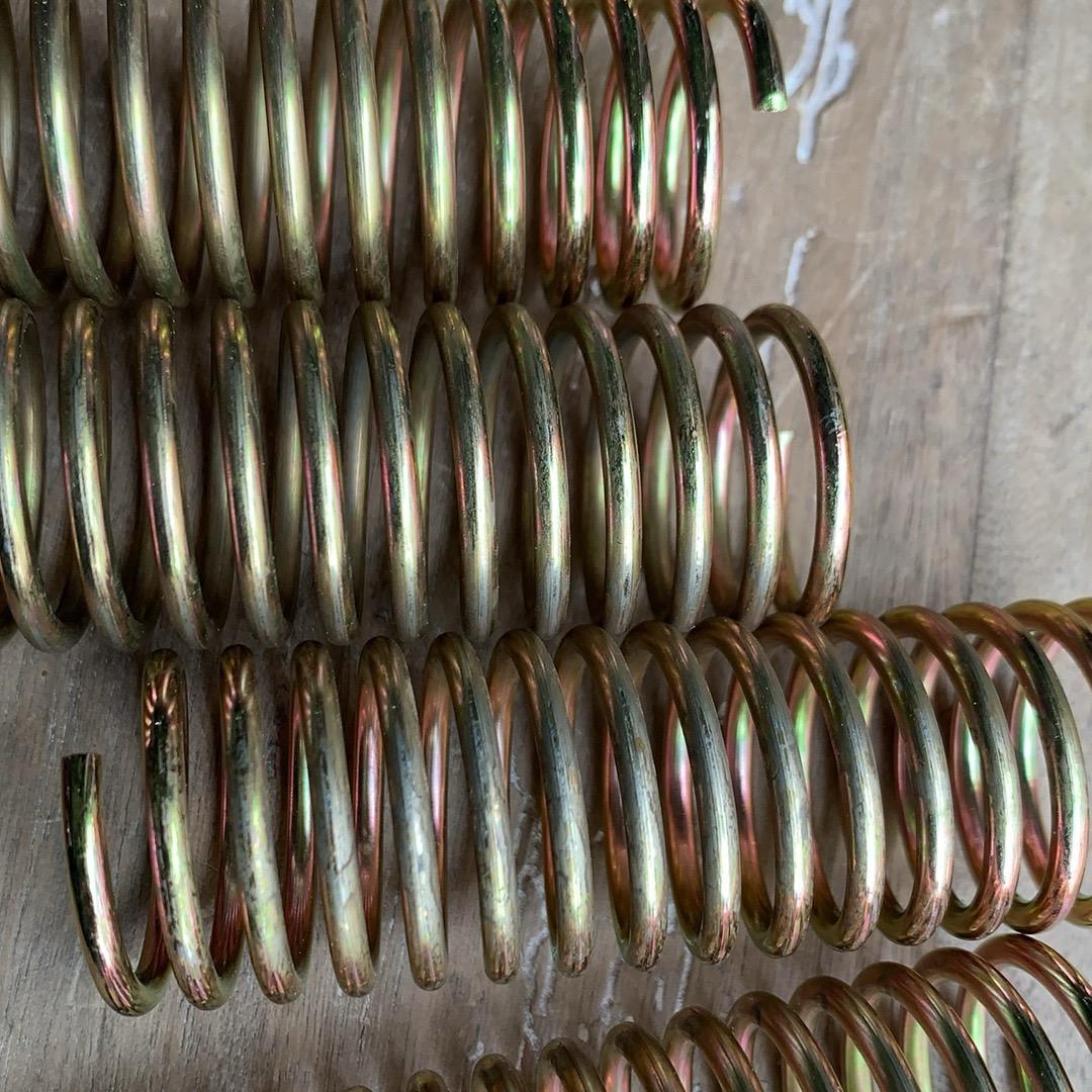 专业制作弹簧、拉带