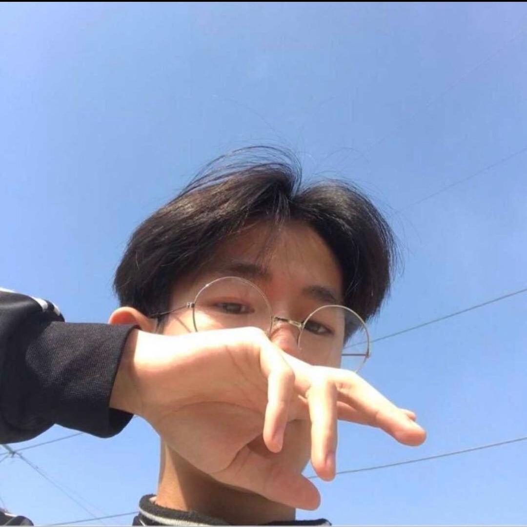 ＞-＜