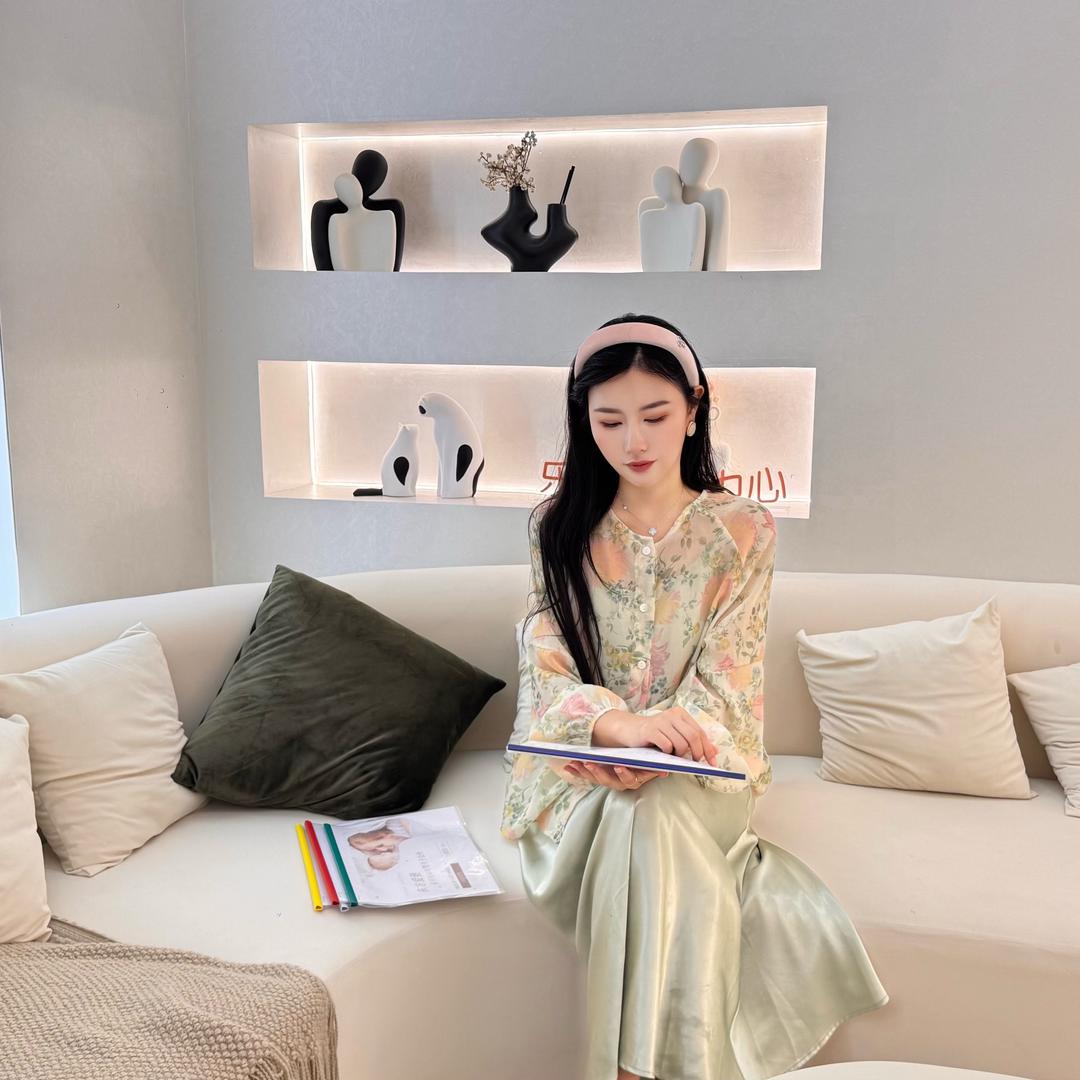 东方爱堡乐乐月子中心老板、绍丽（原巨星）