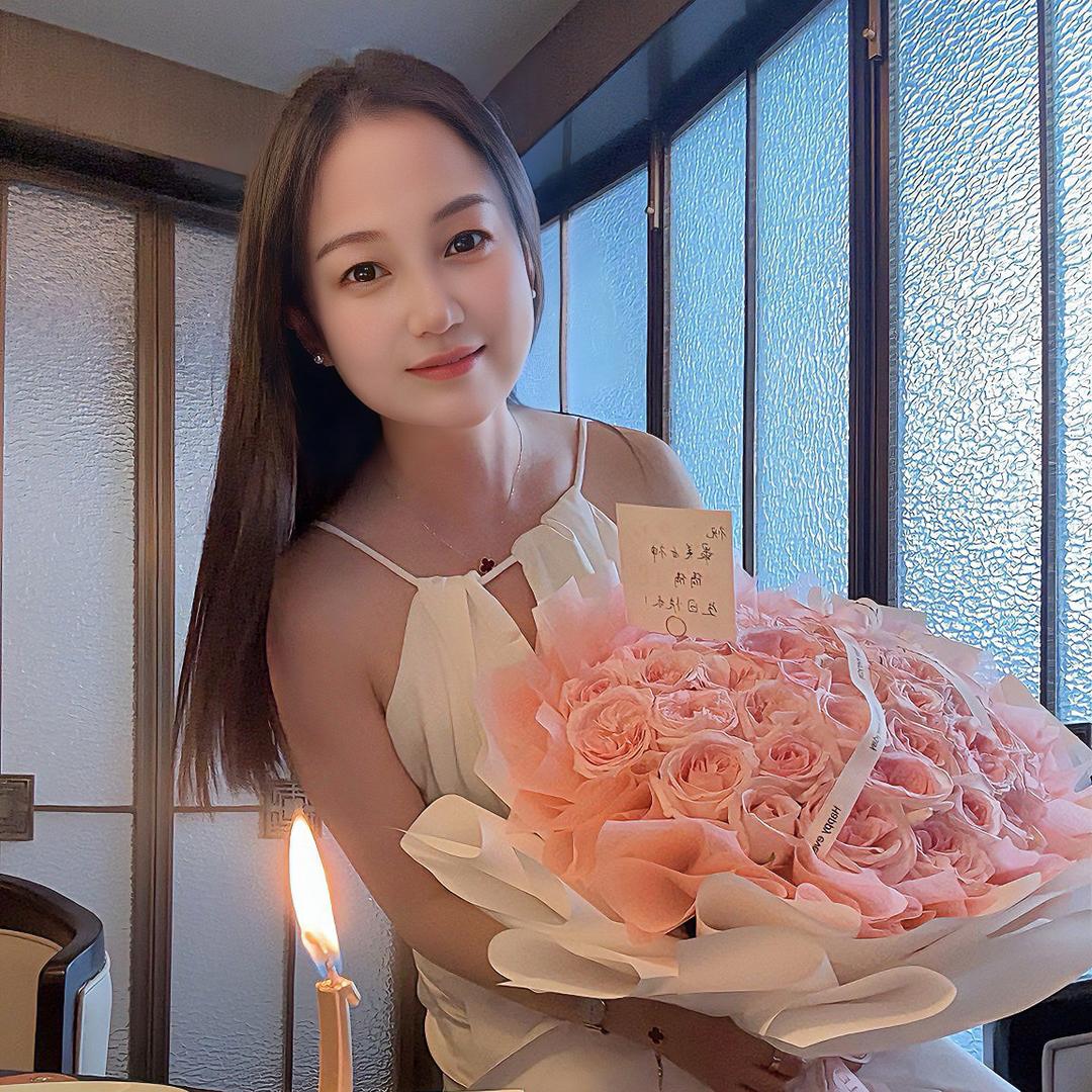 倩小姐很哇塞