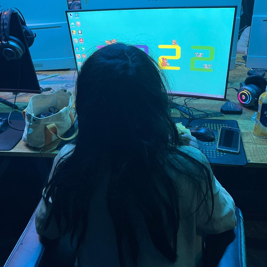 网吧少女洛洛