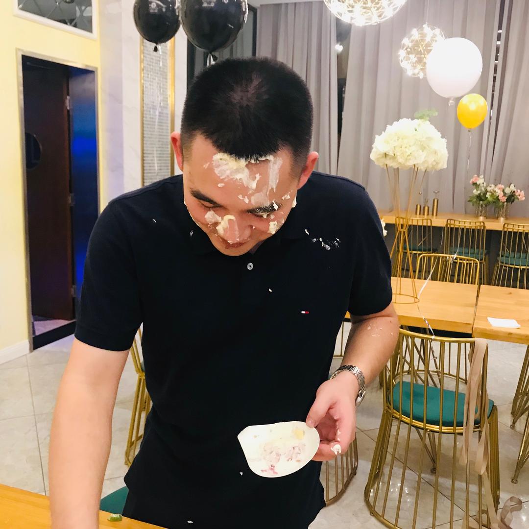 居然是严严