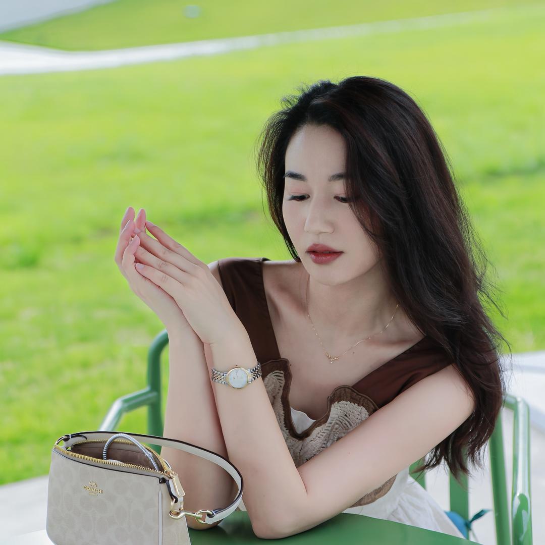 李哈哈 .