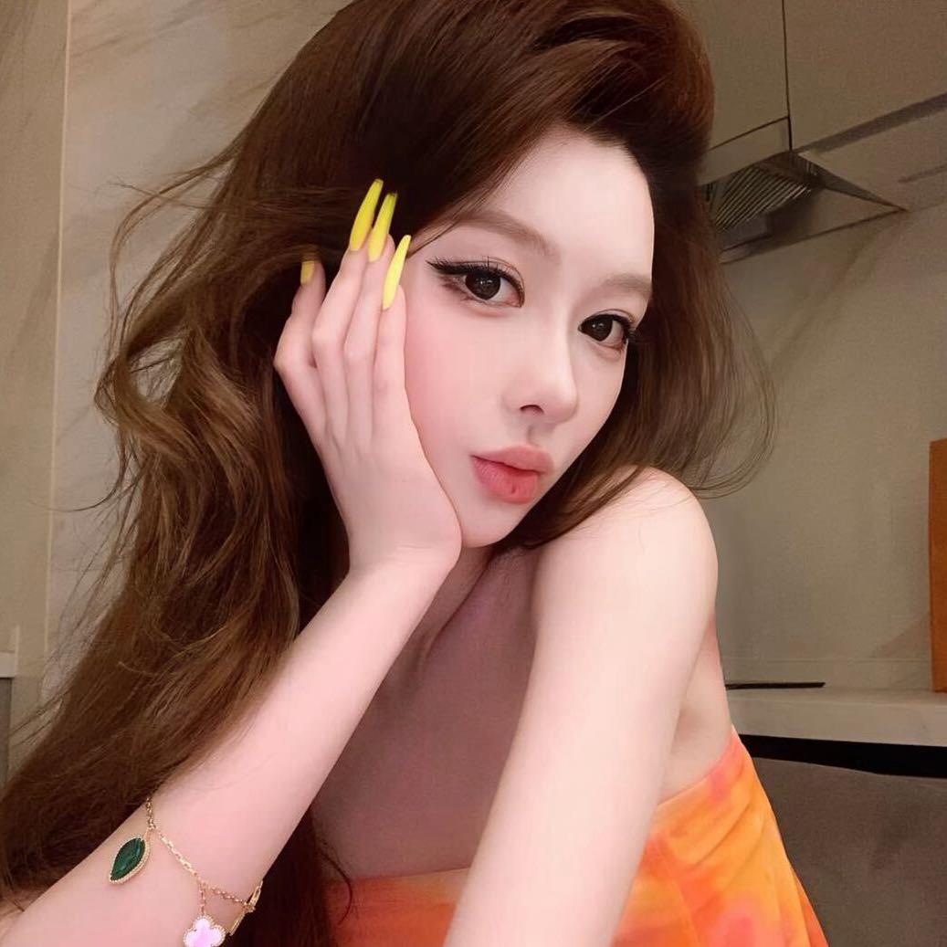 李欣.