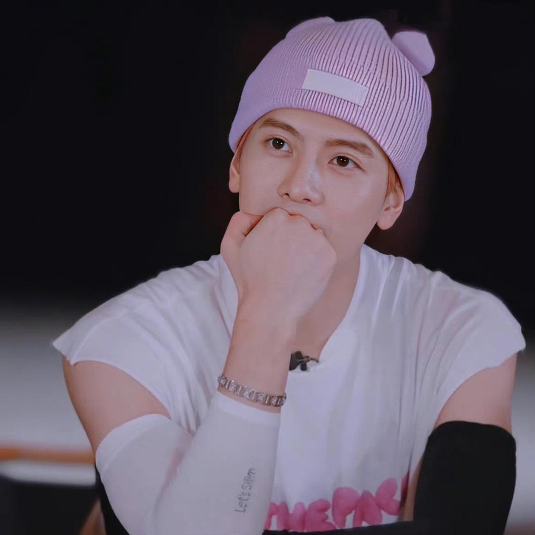 月亮喜欢向日葵🌻