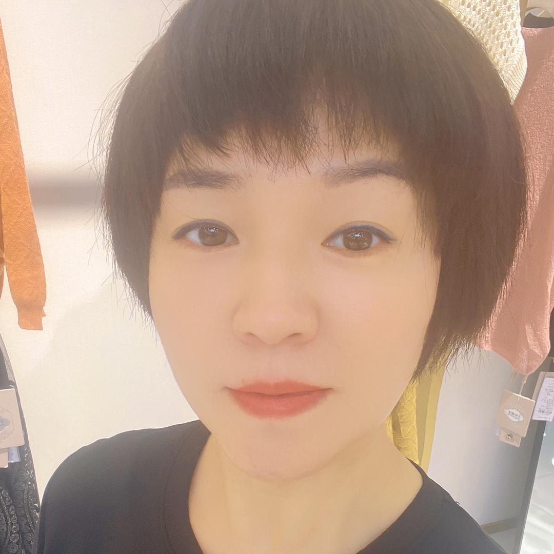 郑州银基宸羽服饰