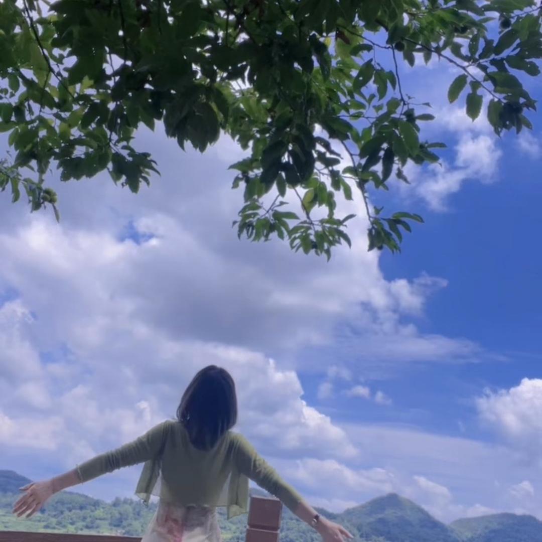 吣~嗳