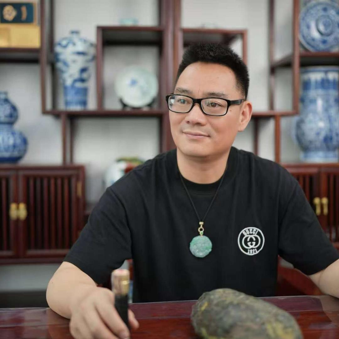 与辉相玉