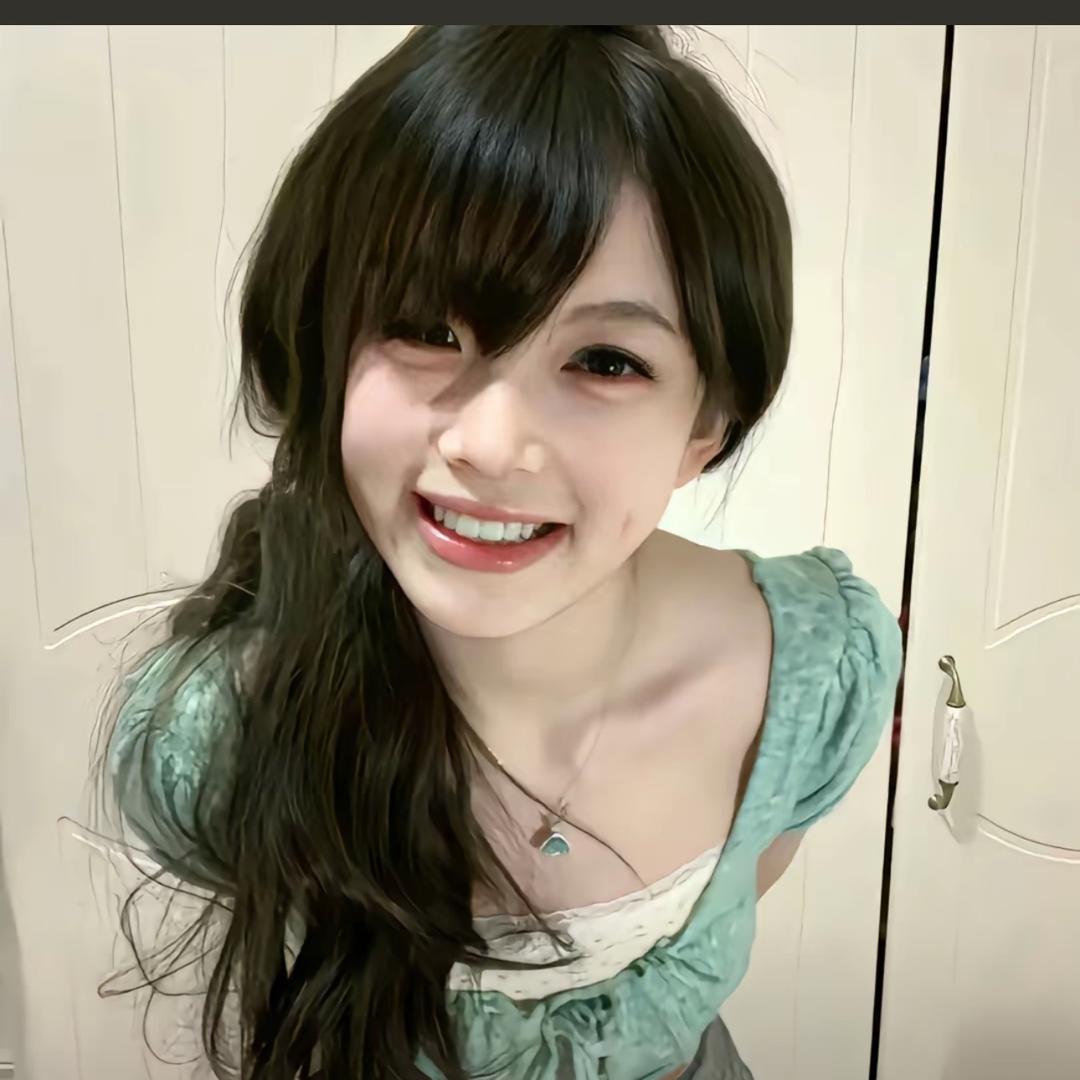 在早餐店买早餐被误会衣服里藏包子