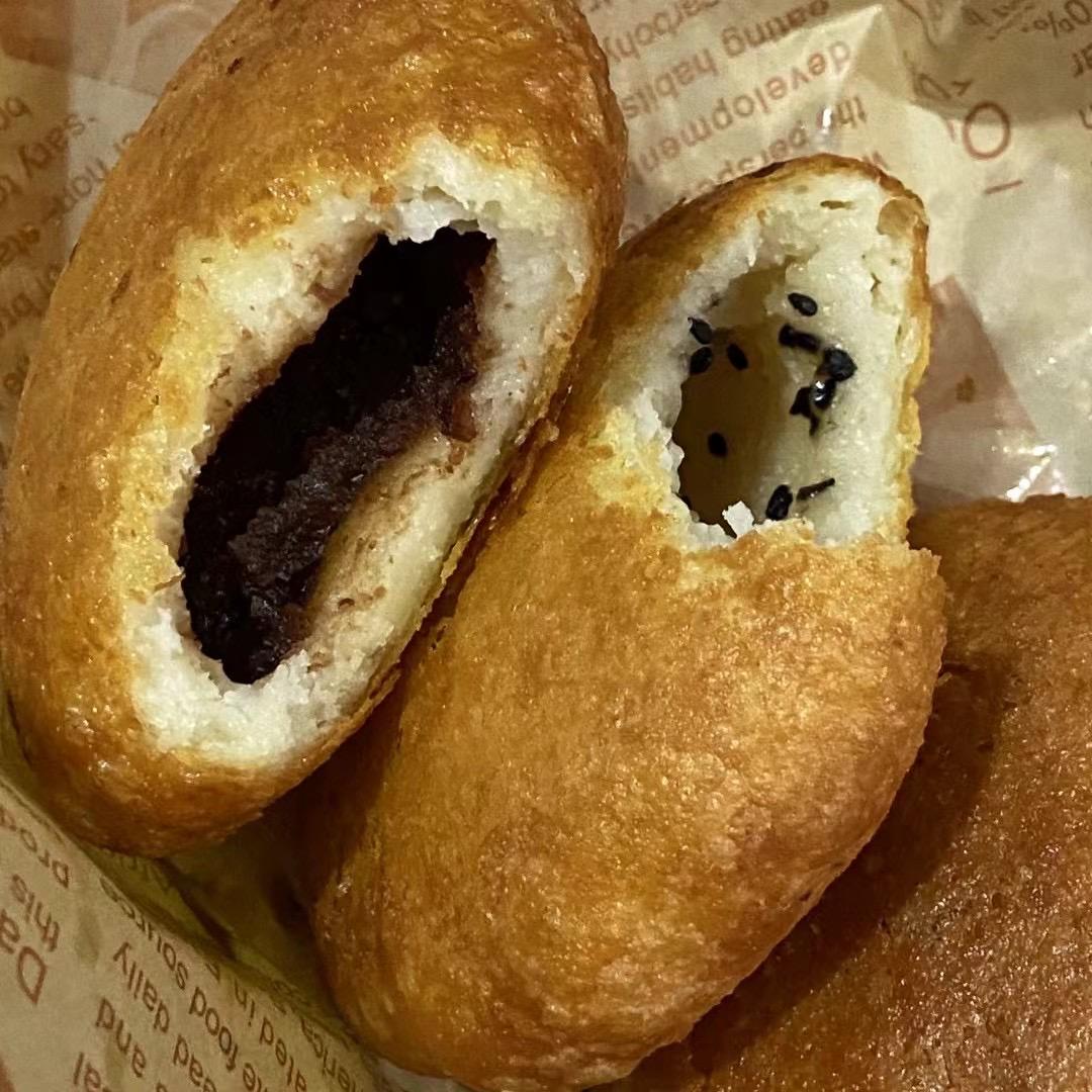 郯城檀都小区东门炸糖糕
